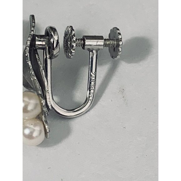 Vintage KREMENTZ Signed Silver-tone Leaves and Cultured Pearls ScrewBack Earring - Picture 5 of 9